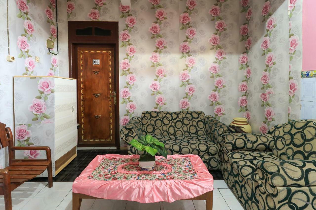 Dharmawati Homestay Syariah At Terminal Purabaya Waru Екстер'єр фото