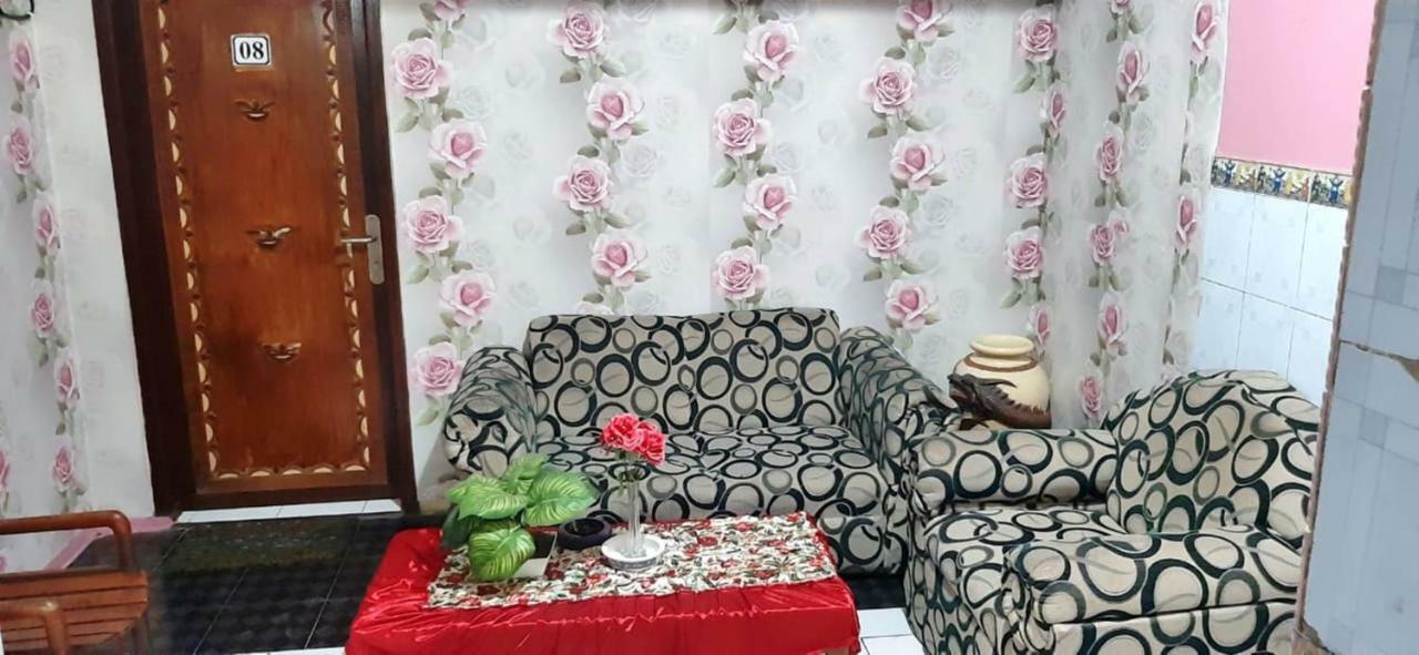 Dharmawati Homestay Syariah At Terminal Purabaya Waru Екстер'єр фото
